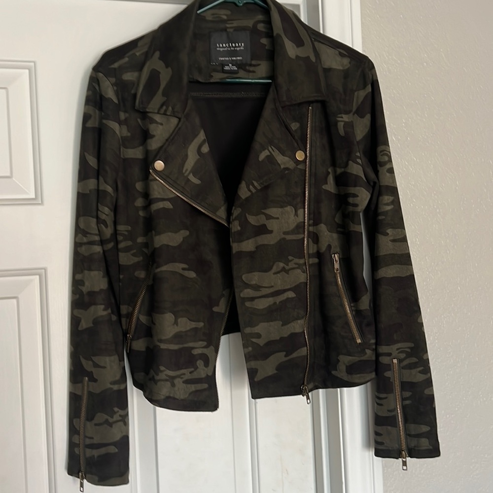 zip up camo jacket
